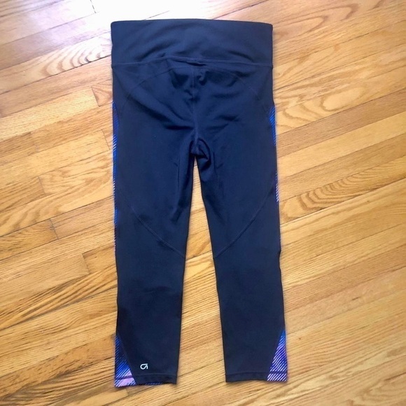 GAPfit Sculpt Compression Cropped 3/4 Capri Activewear Leggings Size S - Picture 3 of 3